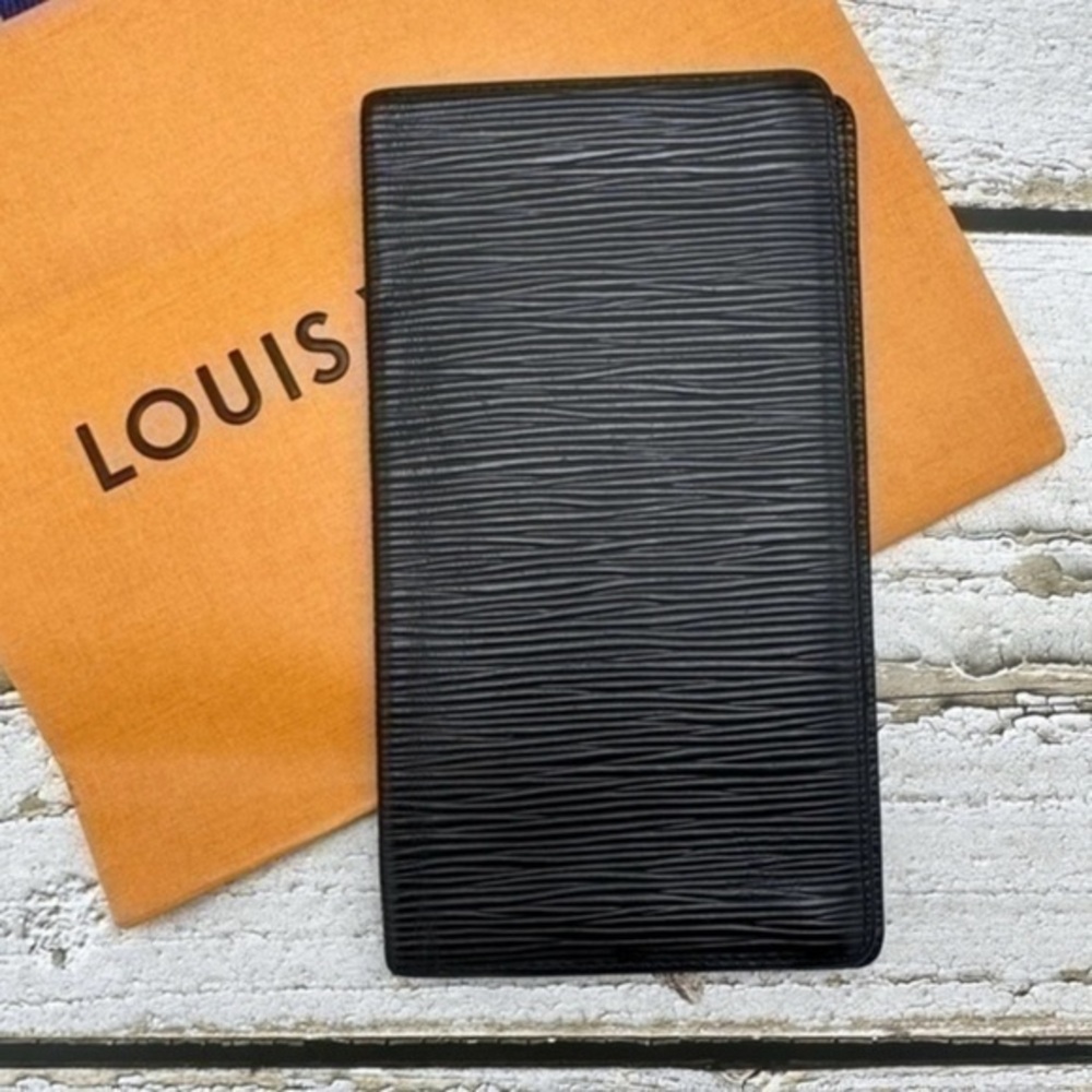 AUTHENTIC Louis Vuitton Epi leather bifold wallet.